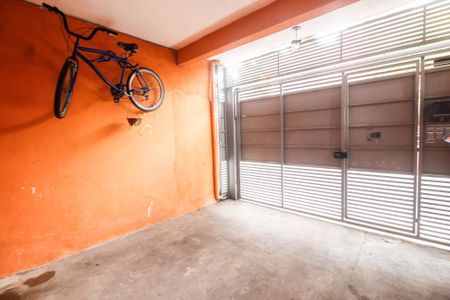 Casa à venda com 180m², 4 quartos e 1 vaga Casa à venda com 180m², 4 quartos e 1 vagaGaragem