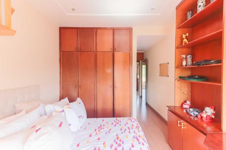 Casa à venda com 350m², 5 quartos e 3 vagas Casa à venda com 350m², 5 quartos e 3 vagasSuíte 3