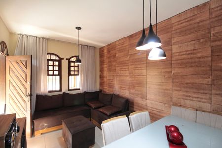 Casa à venda com 150m², 3 quartos e 2 vagasSala