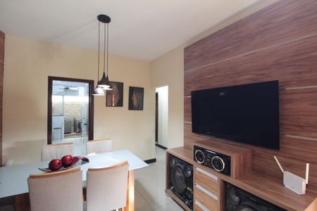 Casa à venda com 150m², 3 quartos e 2 vagasSala