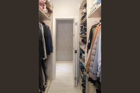 Casa à venda com 169m², 3 quartos e 3 vagas Casa à venda com 169m², 3 quartos e 3 vagasSuíte 1 - Closet