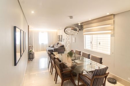 Casa à venda com 169m², 3 quartos e 3 vagas Casa à venda com 169m², 3 quartos e 3 vagasSala