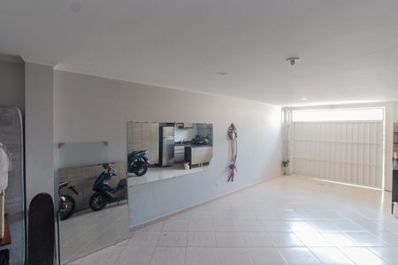 Casa à venda com 169m², 3 quartos e 3 vagas Casa à venda com 169m², 3 quartos e 3 vagasGaragem