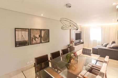 Casa à venda com 169m², 3 quartos e 3 vagas Casa à venda com 169m², 3 quartos e 3 vagasSala