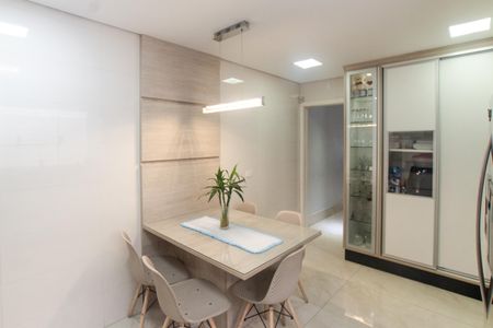 Casa à venda com 169m², 3 quartos e 3 vagas Casa à venda com 169m², 3 quartos e 3 vagasCozinha