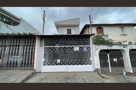 Casa para alugar com 135m², 4 quartos e 2 vagas Casa para alugar com 135m², 4 quartos e 2 vagasFachada