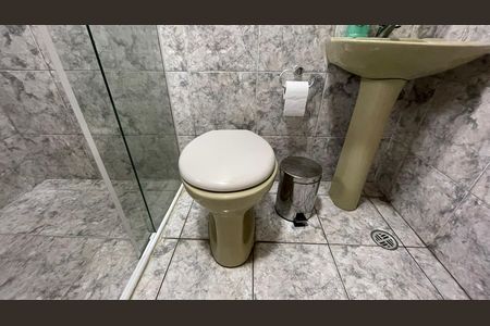 Casa para alugar com 135m², 4 quartos e 2 vagas Casa para alugar com 135m², 4 quartos e 2 vagasBanheiro