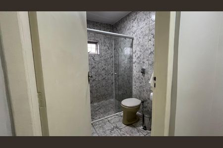Casa para alugar com 135m², 4 quartos e 2 vagas Casa para alugar com 135m², 4 quartos e 2 vagasBanheiro