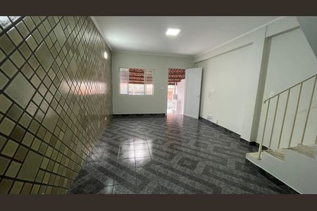 Casa para alugar com 135m², 4 quartos e 2 vagas Casa para alugar com 135m², 4 quartos e 2 vagasSala