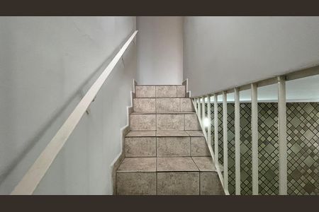 Casa para alugar com 135m², 4 quartos e 2 vagas Casa para alugar com 135m², 4 quartos e 2 vagasEscada
