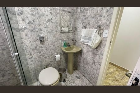 Casa para alugar com 135m², 4 quartos e 2 vagas Casa para alugar com 135m², 4 quartos e 2 vagasBanheiro