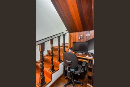 Casa à venda com 186m², 3 quartos e 2 vagasEscada