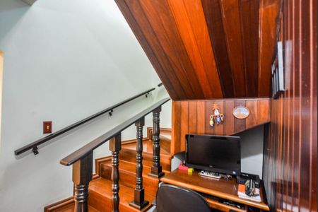 Casa à venda com 186m², 3 quartos e 2 vagasEscada