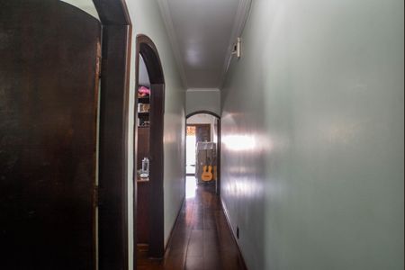 Casa à venda com 186m², 3 quartos e 2 vagasCorredor