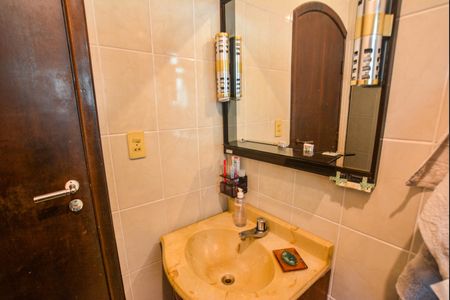 Casa à venda com 186m², 3 quartos e 2 vagasBanheiro