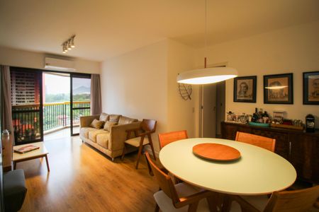 Apartamento à venda com 95m², 2 quartos e 1 vagaSala