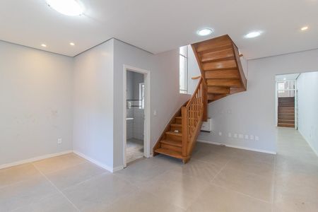 Casa para alugar com 240m², 8 quartos e 3 vagas Casa para alugar com 240m², 8 quartos e 3 vagasSala