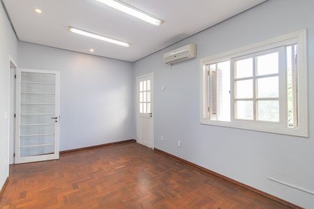 Casa para alugar com 240m², 8 quartos e 3 vagas Casa para alugar com 240m², 8 quartos e 3 vagasSuíte 8