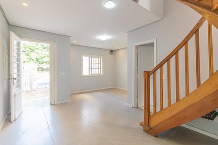 Casa para alugar com 240m², 8 quartos e 3 vagas Casa para alugar com 240m², 8 quartos e 3 vagasSala