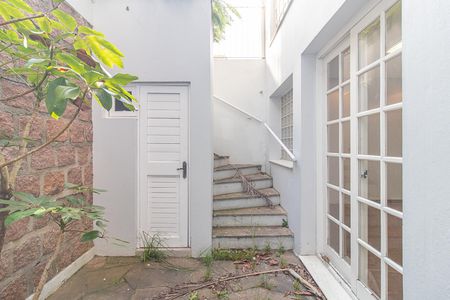 Casa para alugar com 240m², 8 quartos e 3 vagas Casa para alugar com 240m², 8 quartos e 3 vagasQuintal