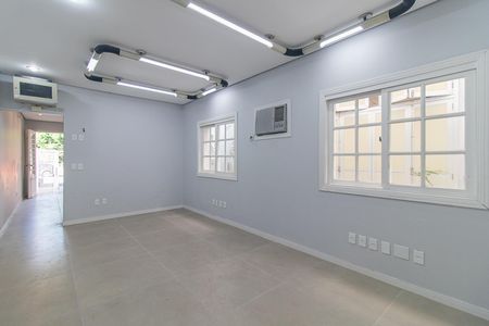 Casa para alugar com 240m², 8 quartos e 3 vagas Casa para alugar com 240m², 8 quartos e 3 vagasSala