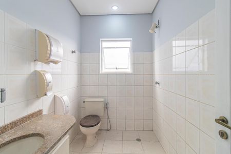 Casa para alugar com 240m², 8 quartos e 3 vagas Casa para alugar com 240m², 8 quartos e 3 vagasBanheiro Social