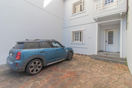 Casa para alugar com 240m², 8 quartos e 3 vagas Casa para alugar com 240m², 8 quartos e 3 vagasFachada