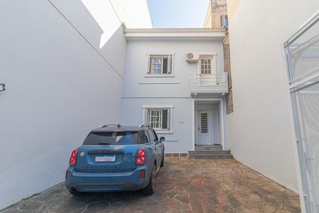 Casa para alugar com 240m², 8 quartos e 3 vagas Casa para alugar com 240m², 8 quartos e 3 vagasFachada