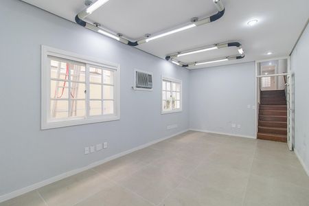 Casa para alugar com 240m², 8 quartos e 3 vagas Casa para alugar com 240m², 8 quartos e 3 vagasSala