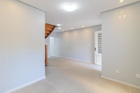 Casa para alugar com 240m², 8 quartos e 3 vagas Casa para alugar com 240m², 8 quartos e 3 vagasSala