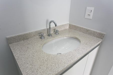 Apartamento para alugar com 70m², 2 quartos e 1 vaga Apartamento para alugar com 70m², 2 quartos e 1 vagaBanheiro da Suíte