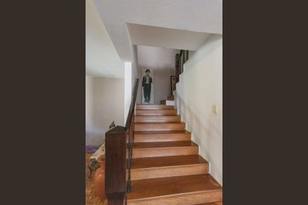 Casa à venda com 199m², 3 quartos e 2 vagas Casa à venda com 199m², 3 quartos e 2 vagasSala/Escada