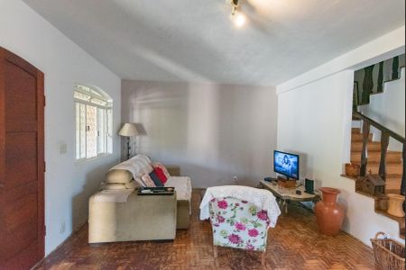 Casa à venda com 199m², 3 quartos e 2 vagas Casa à venda com 199m², 3 quartos e 2 vagasSala