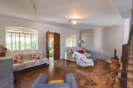 Casa à venda com 199m², 3 quartos e 2 vagas Casa à venda com 199m², 3 quartos e 2 vagasSala