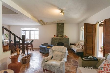 Casa à venda com 199m², 3 quartos e 2 vagas Casa à venda com 199m², 3 quartos e 2 vagasSala