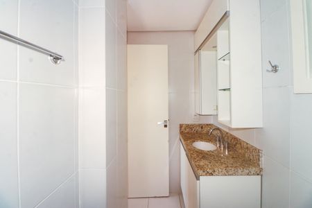 Apartamento à venda com 79m², 2 quartos e 2 vagasBanheiro da Suíte
