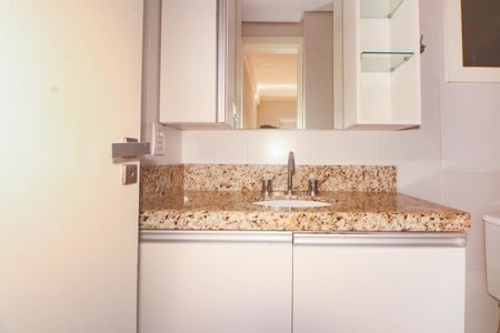 Apartamento à venda com 79m², 2 quartos e 2 vagasBanheiro da Suíte