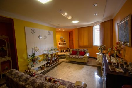 Casa para alugar com 314m², 5 quartos e 2 vagasSala