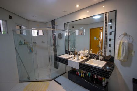 Casa para alugar com 314m², 5 quartos e 2 vagasBanheiro 4
