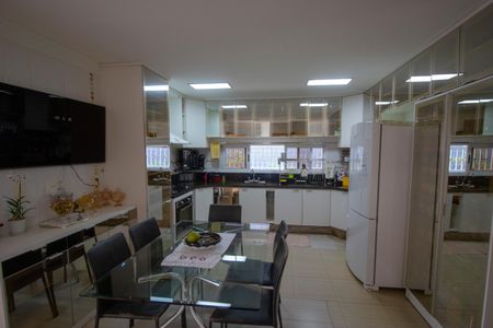 Casa para alugar com 314m², 5 quartos e 2 vagasCozinha