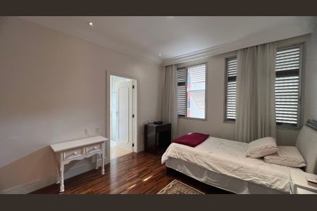 Apartamento à venda com 380m², 4 quartos e 3 vagasSuite 2