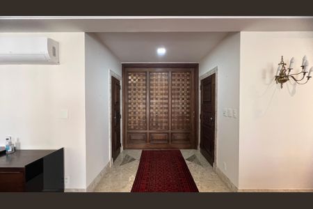 Apartamento à venda com 380m², 4 quartos e 3 vagasEntrada