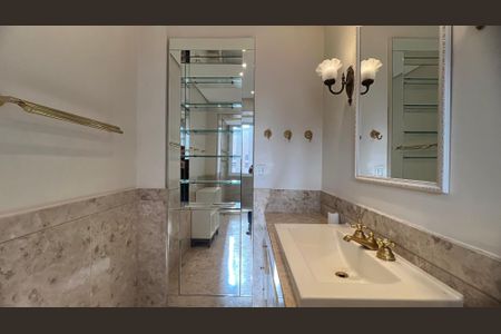 Apartamento à venda com 380m², 4 quartos e 3 vagasBanheiro da Suíte 1 e 2