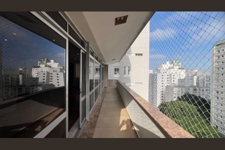 Apartamento à venda com 380m², 4 quartos e 3 vagasVaranda