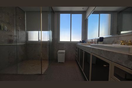 Apartamento à venda com 380m², 4 quartos e 3 vagasBanheiro da Suíte 3