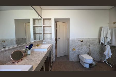 Apartamento à venda com 380m², 4 quartos e 3 vagasBanheiro da Suíte 3