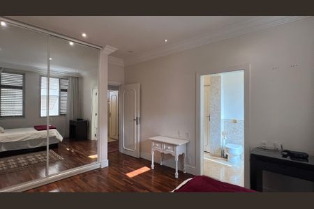 Apartamento à venda com 380m², 4 quartos e 3 vagasSuite 2