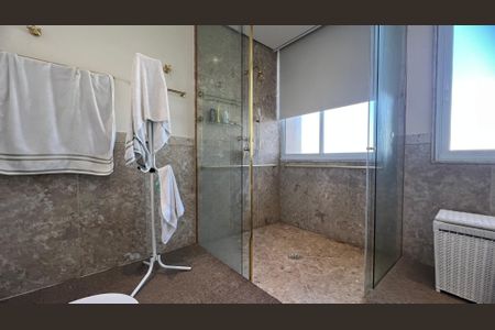 Apartamento à venda com 380m², 4 quartos e 3 vagasBanheiro da Suíte 3