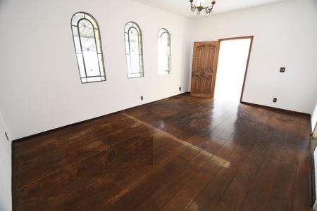 Casa à venda com 166m², 4 quartos e 3 vagasSala