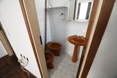 Casa à venda com 166m², 4 quartos e 3 vagasBanheiro 1